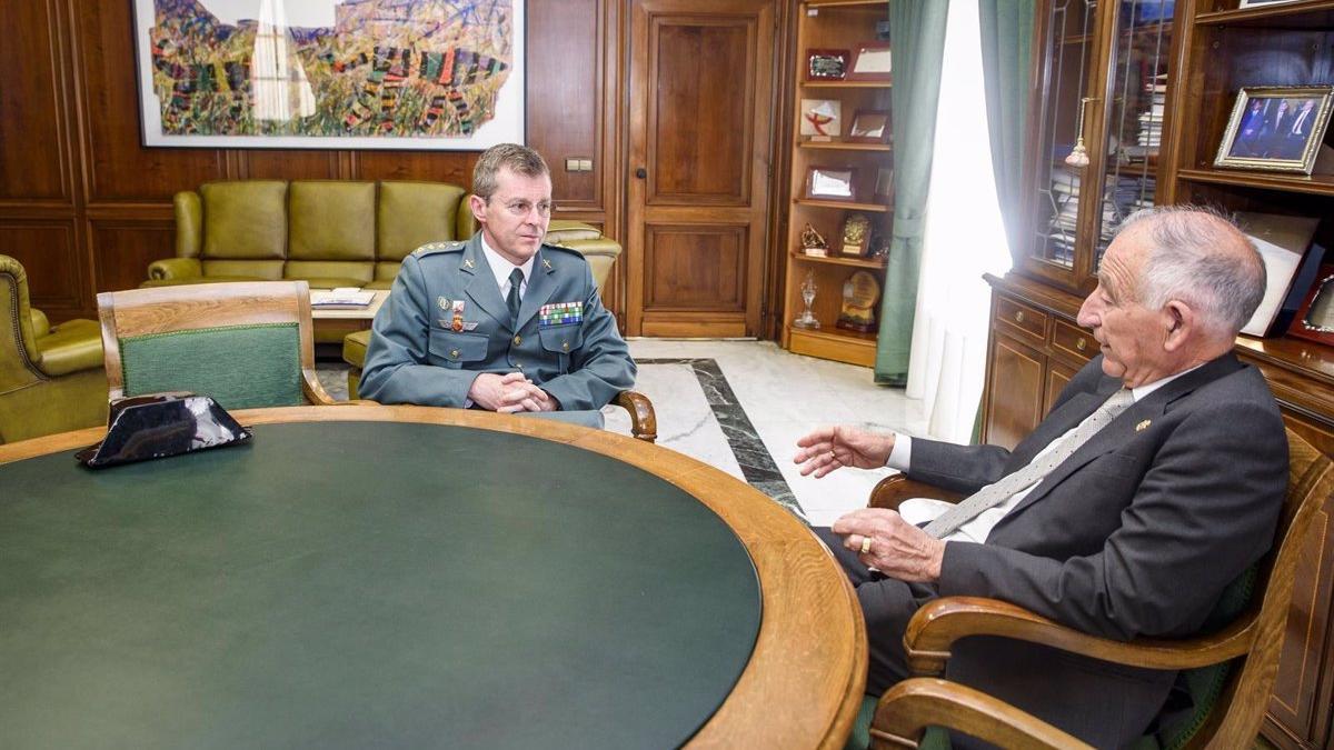 El general Arturo Prieto Bozec, nuevo jefe de la Guardia Civil en la C. Valenciana, en un acto en Almería