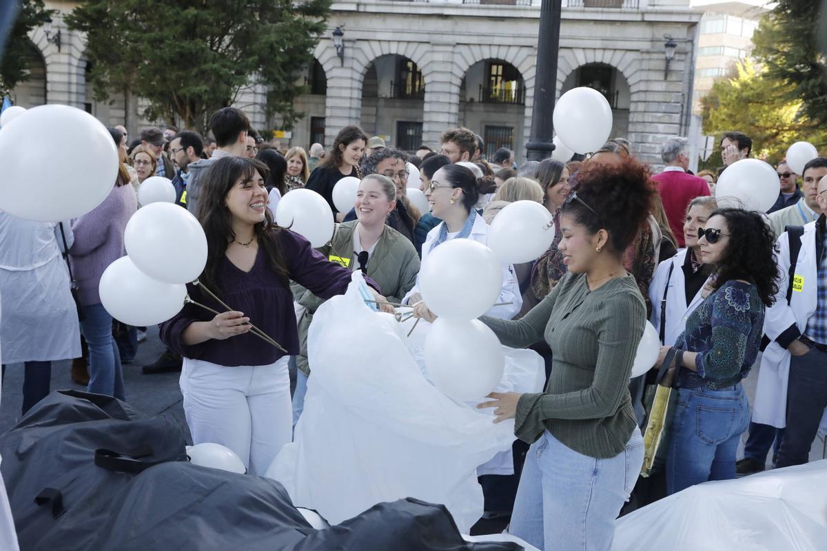 Así fue la manifestación de los médicos asturianos en Oviedo