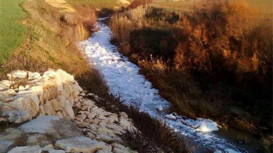 Nuevo vertido en el arroyo El Salado de Villa del Río