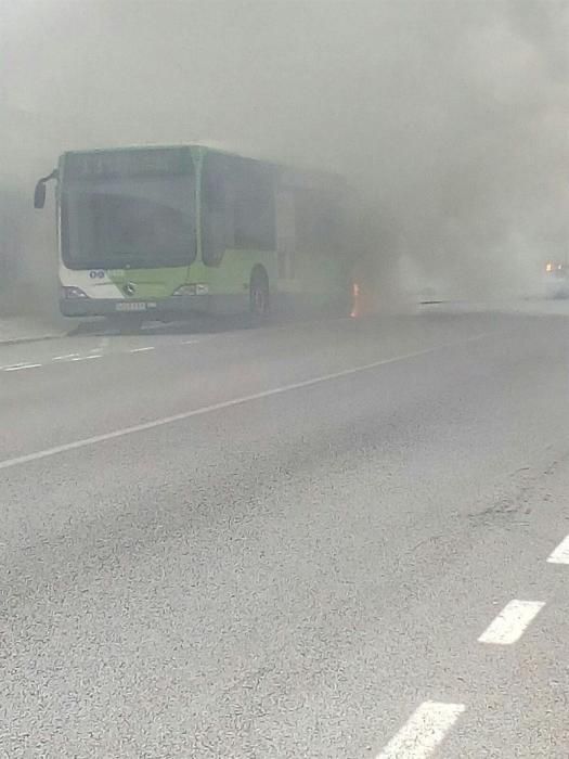 Incendio de un Vitrasa en Chapela