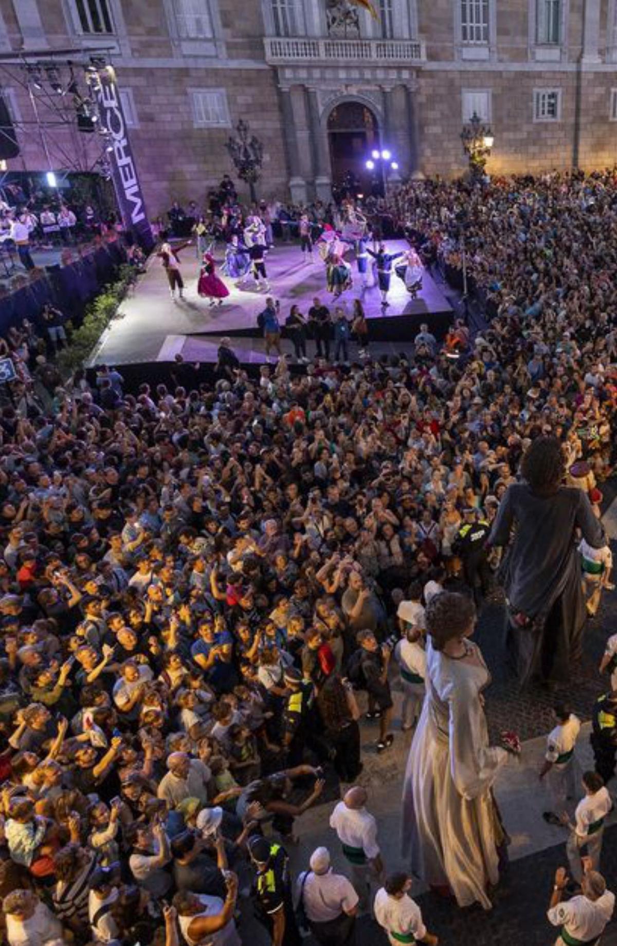 Barcelona controlarà l’aforament  de la plaça de Sant Jaume