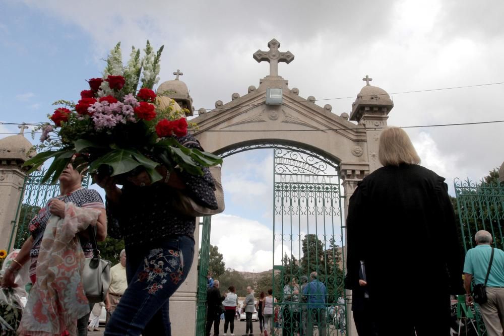 Los Remedios se llena de homenajes a los difuntos