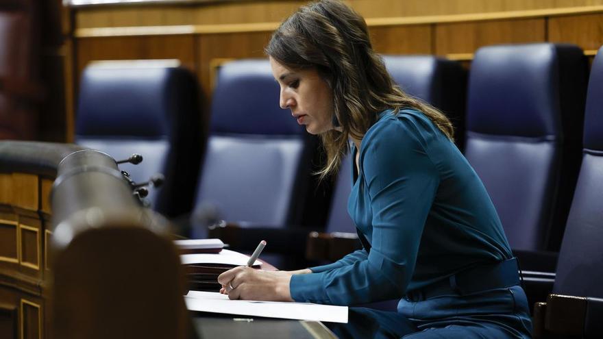 Los gritos machistas del colegio mayor Elías Ahuja se cuelan en el debate de la ley del aborto