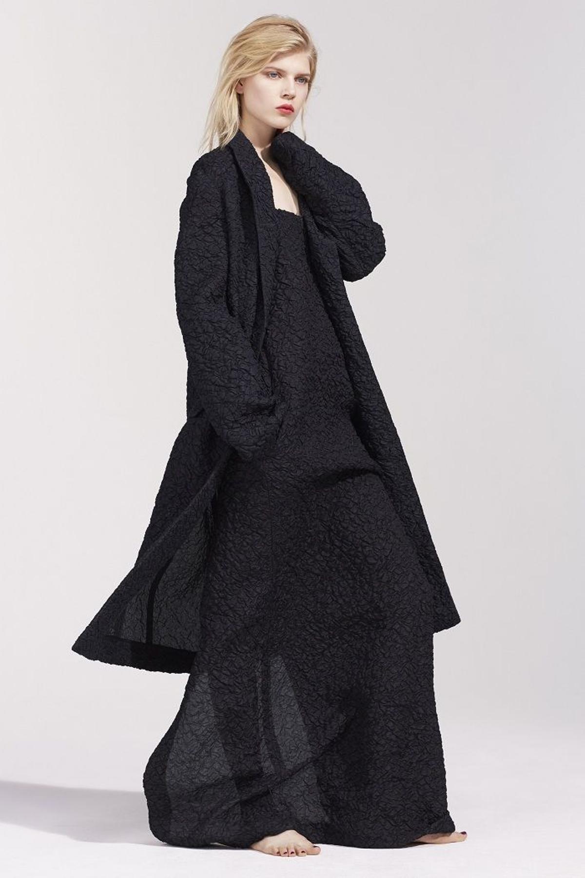 Nina Ricci colección primavera 2016, vestido negro