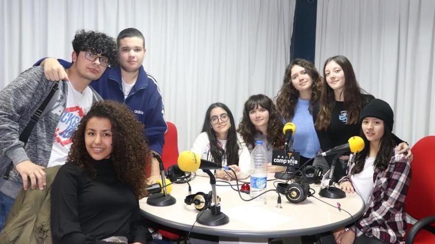 Estudiantes del IES Cañada de las Eras que participan en &#039;El sitio de mi recreo&#039;.