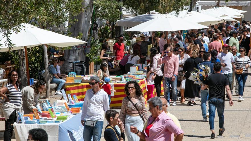 Un Sant Jordi dominguero en Ibiza