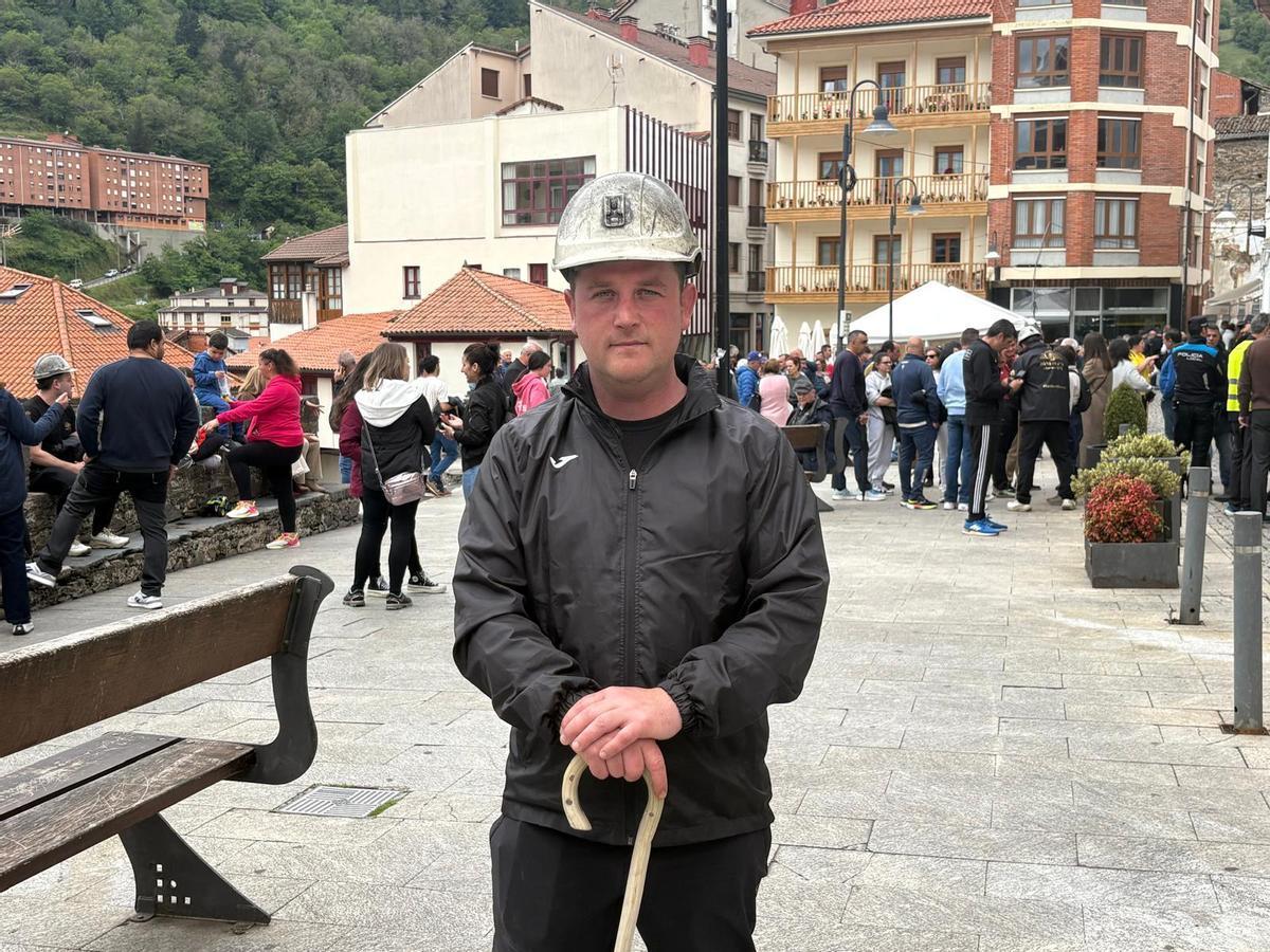 Héctor Pérez Fernández, en el final de la etapa, en Cangas del Narcea.