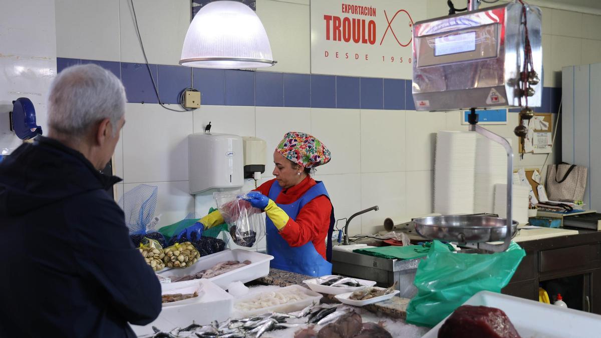 Un puesto del Mercado de Bouzas, en Vigo.