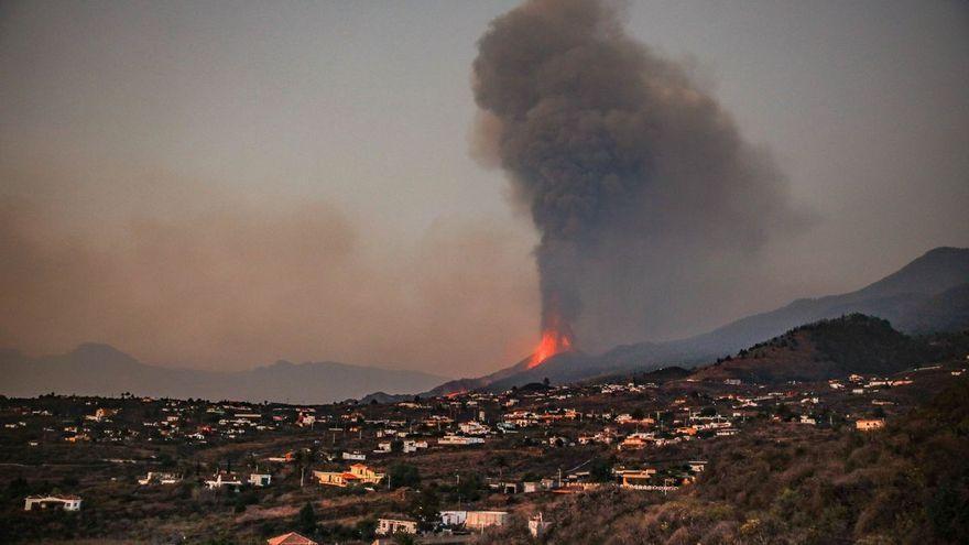 Imagen del volcán de La Palma en erupción.