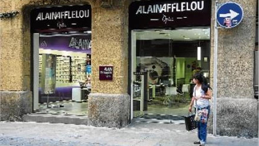 El local del carrer del Born de Manresa on demà obrirà la nova òptica d&#039;Alain Afflelou