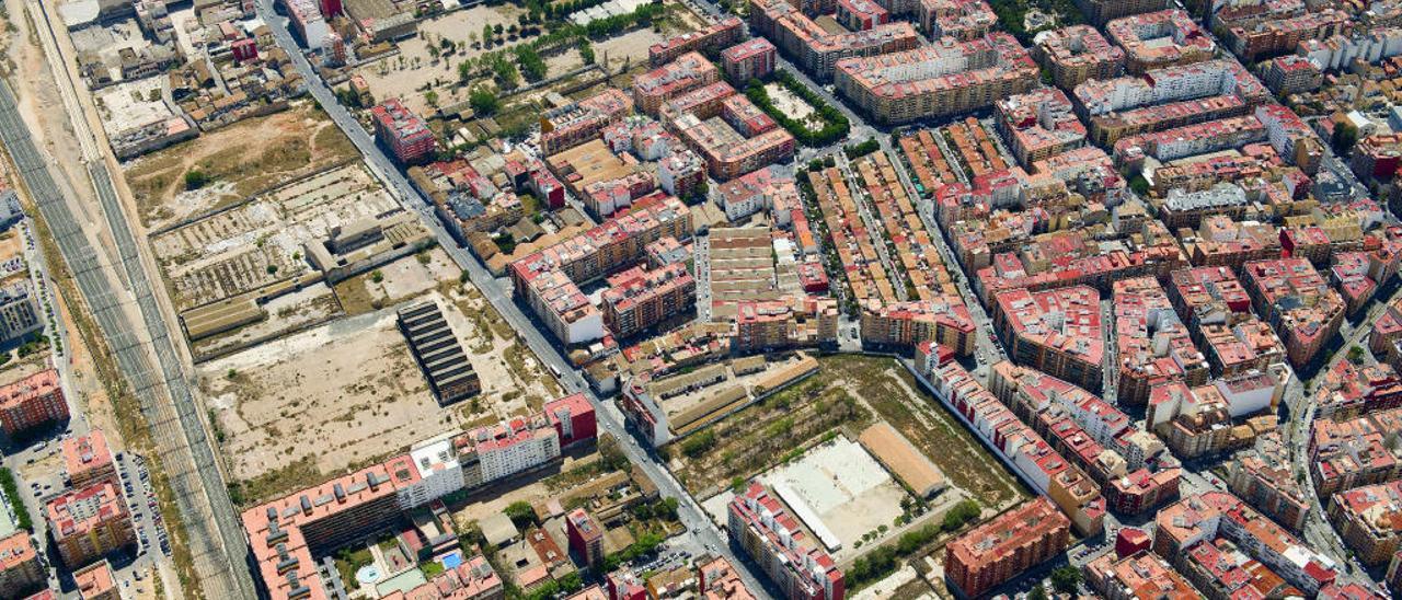 Defensa licita los derribos previos a la urbanización de los antiguos cuarteles