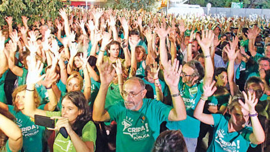 Los sindicatos se quedaron en la mesa para forzar el regreso de los representantes de la Conselleria.