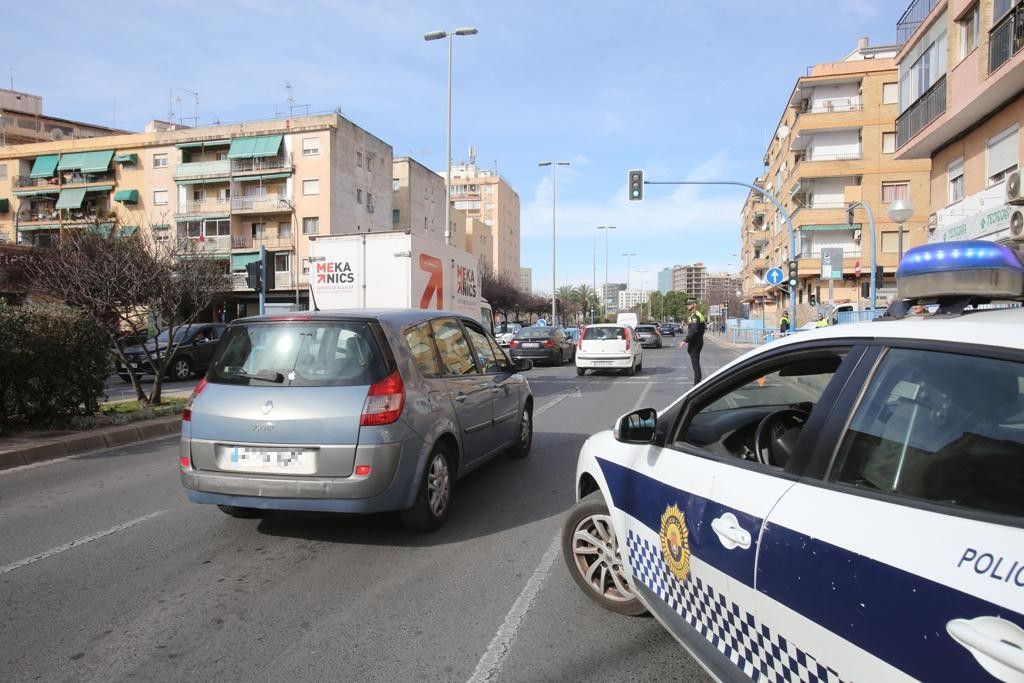 Susto en Alicante por la caída de una cornisa en la calle Sidi Ifni