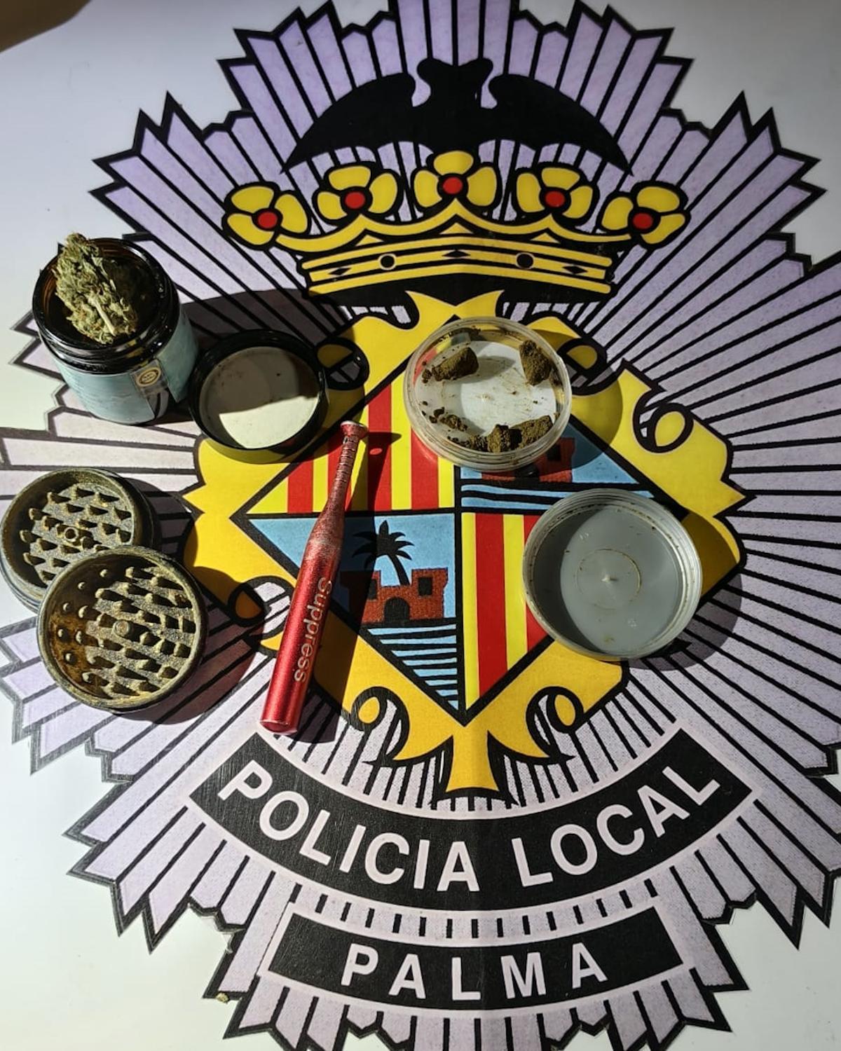 Drogas que consumían los dos jóvenes en la plaza Raimundo Clar de  Palma.