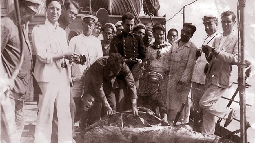 Investigadores del Núñez Balboa en 1914. Su hijo Fernando, agachado. // FdV