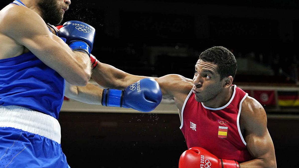 Enmanuel Reyes, durante el combate de ayer contra Levit. // EFE