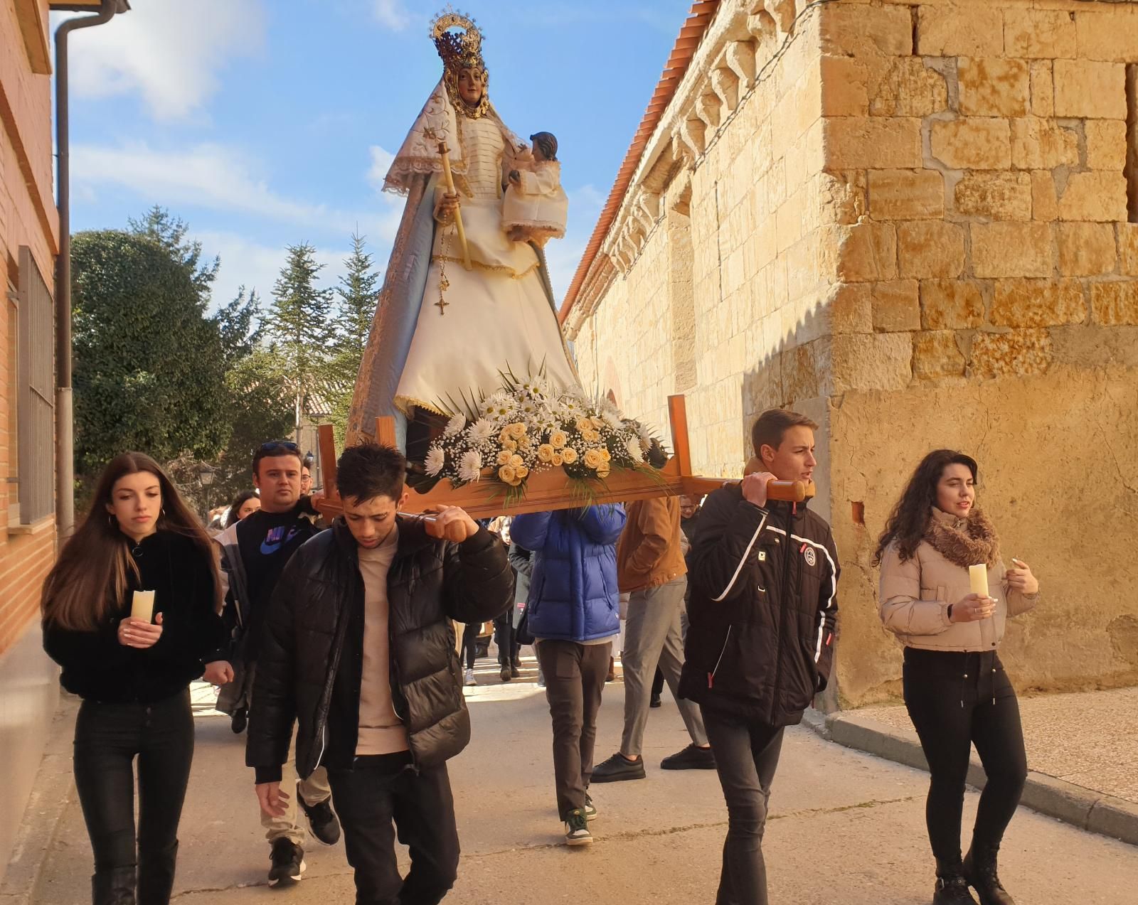 GALERÍA | Fiesta de las Candelas y coplas al gallo en Venialbo