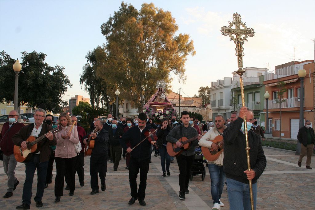 La Virgen de las Huertas vuelve a su casa arropada por decenas de lorquinos