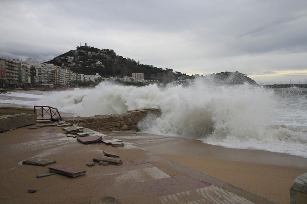 Efectes del temporal al passeig de Blanes