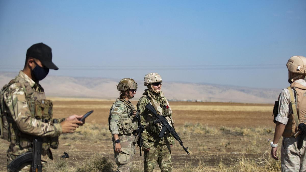 Tropas de Rusia y de Estados Unidos se encuentran sobre el terreno cerca de la ciudad siria de Al-Qahtaniyah, en la provincia de Hasakah, cerca de la frontera con Turquía.