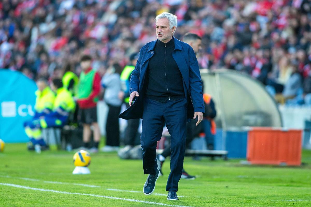 Jose Mourinho, entrenador del Lisboa, en el último partido de Liga contra el Santa Clara.