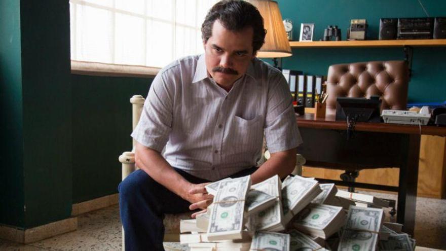 El hermano de Pablo Escobar pide a Netflix mil millones de dólares
