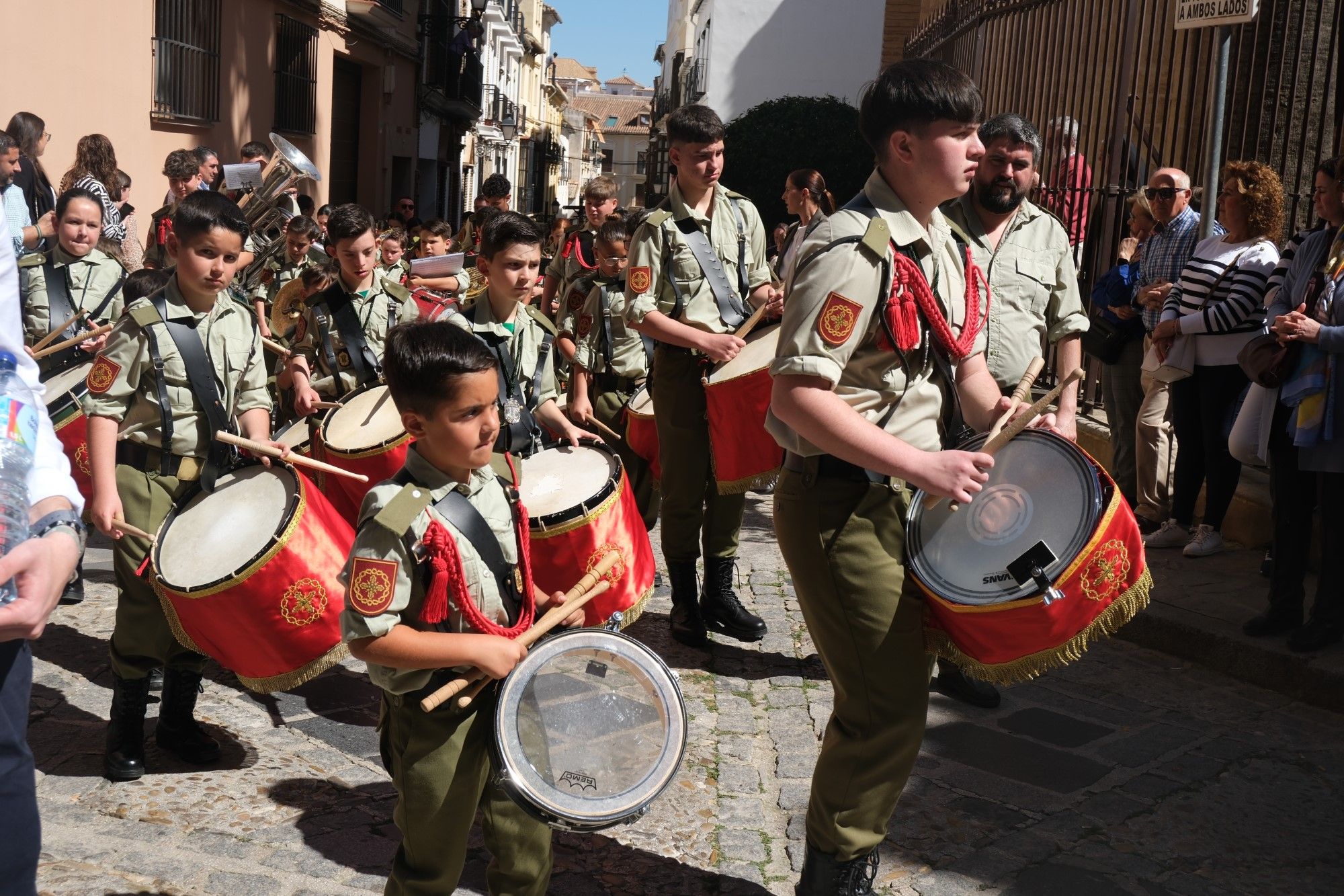 Concentración de tronos chicos en Antequera