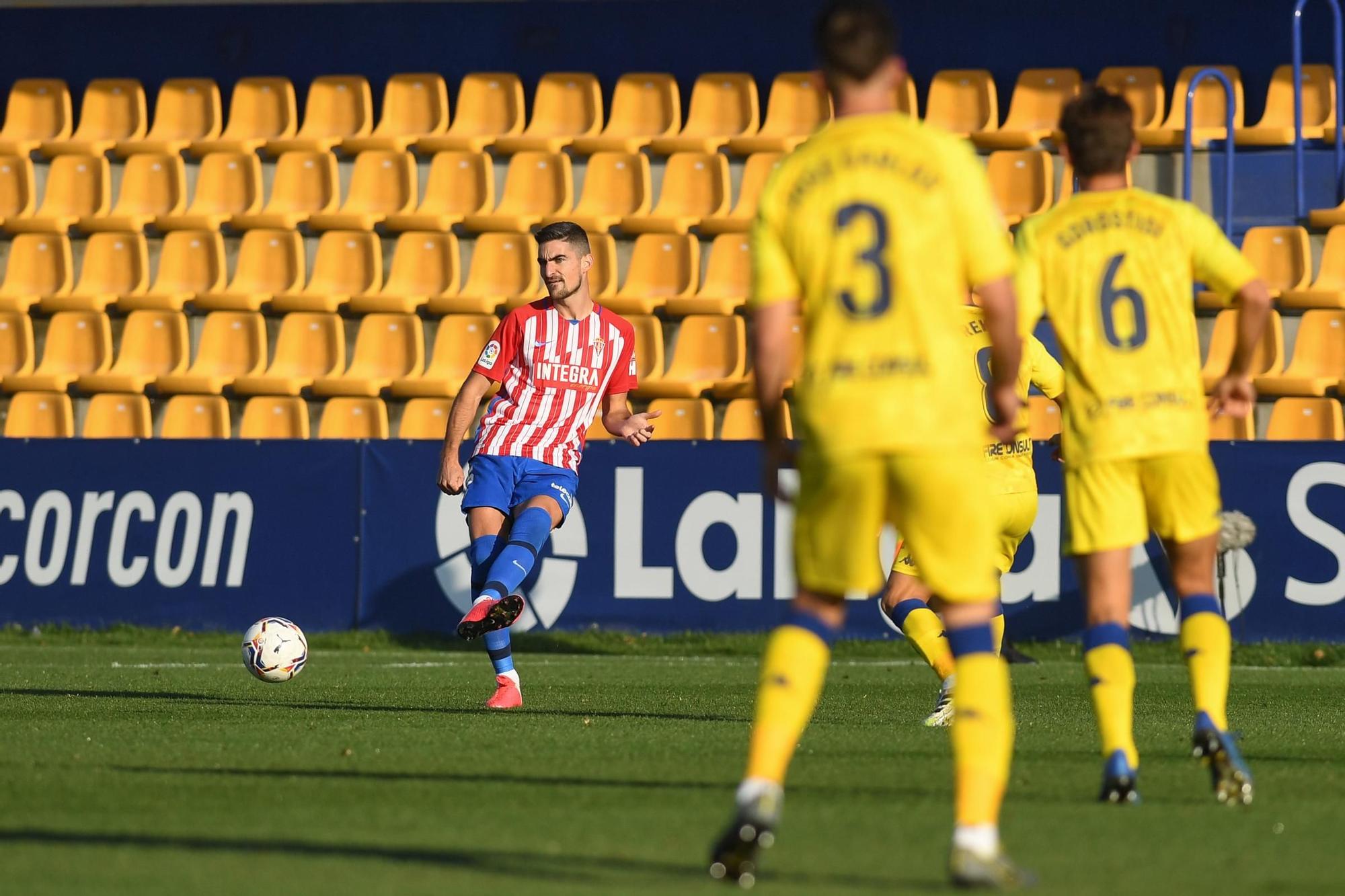 El partido entre el Alcorcón y el Sporting, en imágenes