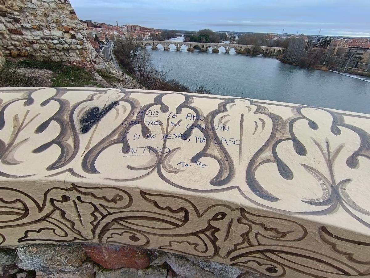 Otro mensaje escrito sobre el mural a Lorca en Zamora