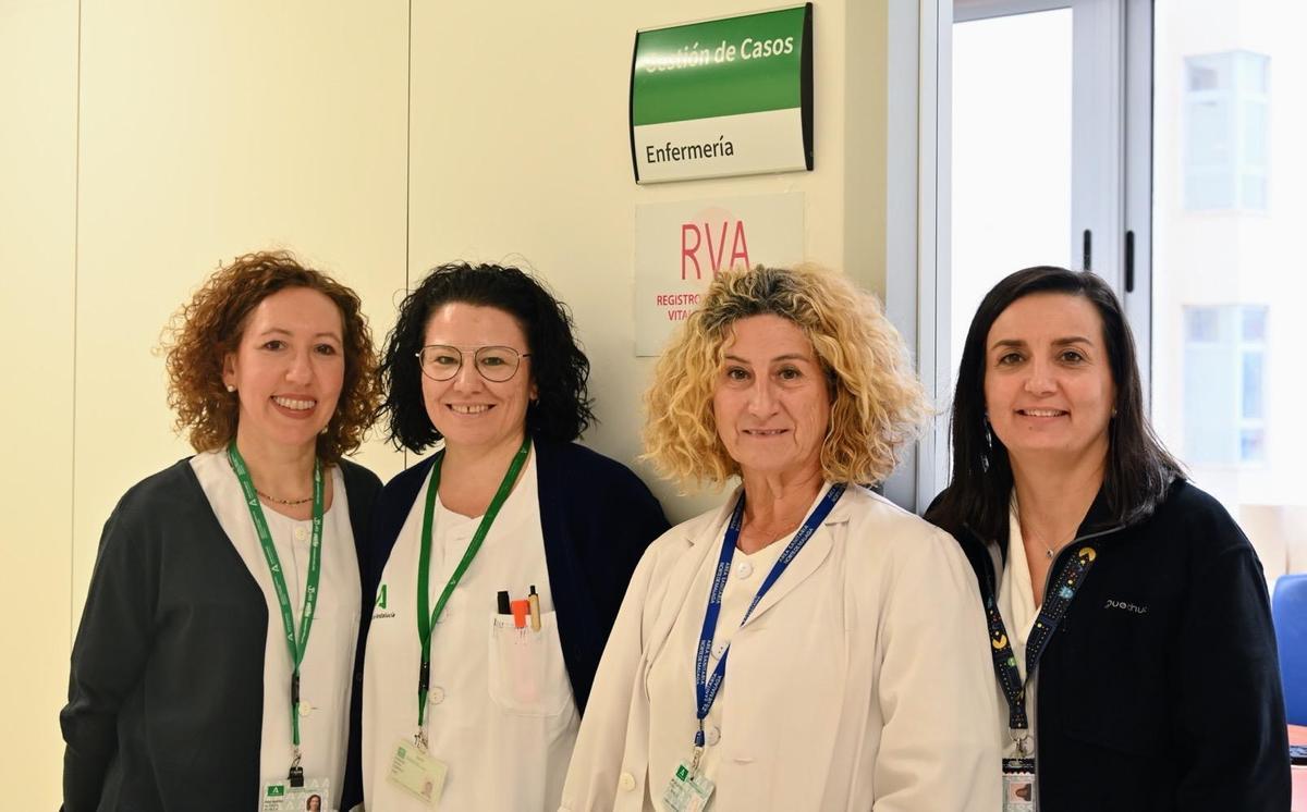 De izq. a dcha. Ana María Acosta, Lorena Silva, María Paz Piña y Carmen Pérez registradores del testamento vital en el Hospital Clínico