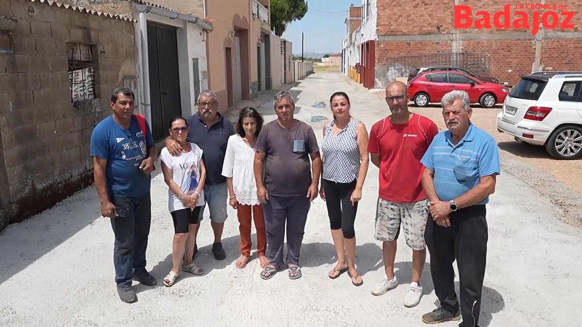 Vídeo | Los vecinos de Badajoz pagan el asfaltado de sus calles