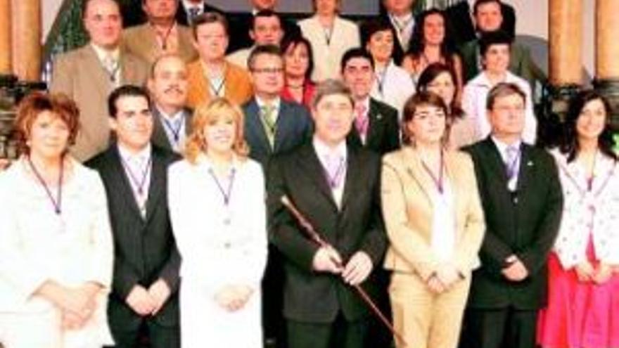 IU y PP critican el &quot;autoritarismo&quot; y la &quot;borrachera&quot; de la mayoría