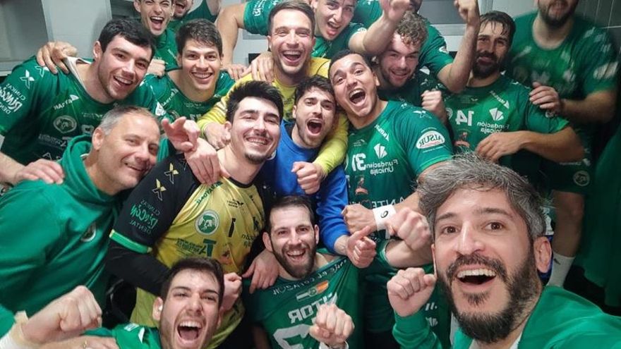 Triunfo vital del Balonmano Dólmenes Antequera en su visita al Novás (32-37)