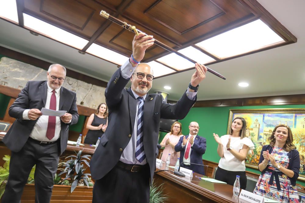 Miguel López (PSOE) asume la vara de mando dos años y Rosa García (Ciudadanos) otros dos