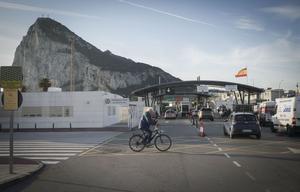 El silenci que paralitza l’acord a Gibraltar: «Londres i Brussel·les desconfien entre si»