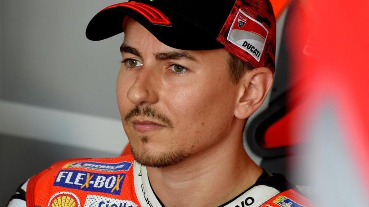 Lorenzo, muy molesto con Dovizioso