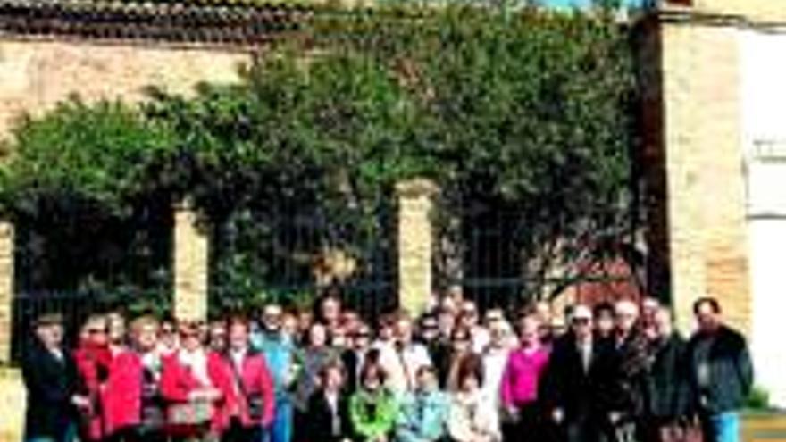 Un grupo de mayores de Zaragoza visitó la localidad