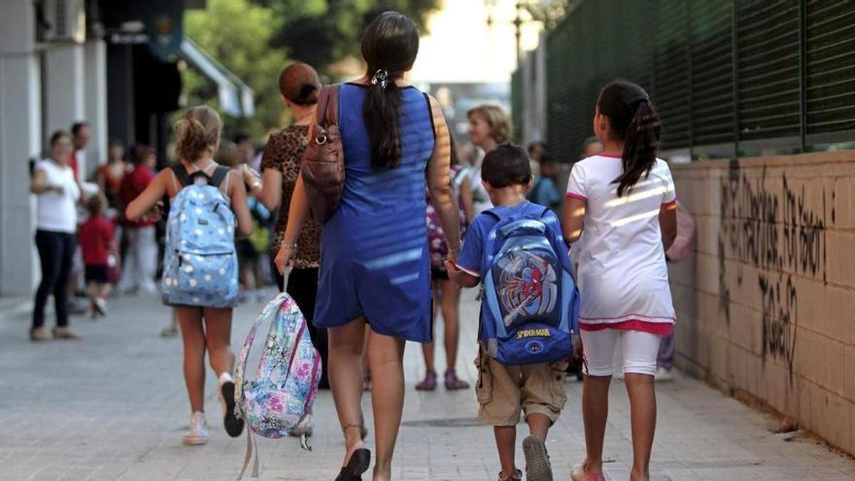 La Seguridad Social confirma los requisitos para recibir la ayuda de más de 1.000 euros para los padres en 2025