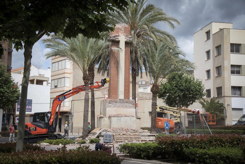 Así fue derribada la Cruz de los Caídos de la Vall d'Uixó