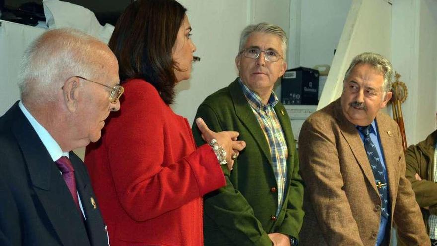 Joaquín del Hoyo (tercero por la izquierda) durante el homenaje ofrecido por la Asociación San Crispín.