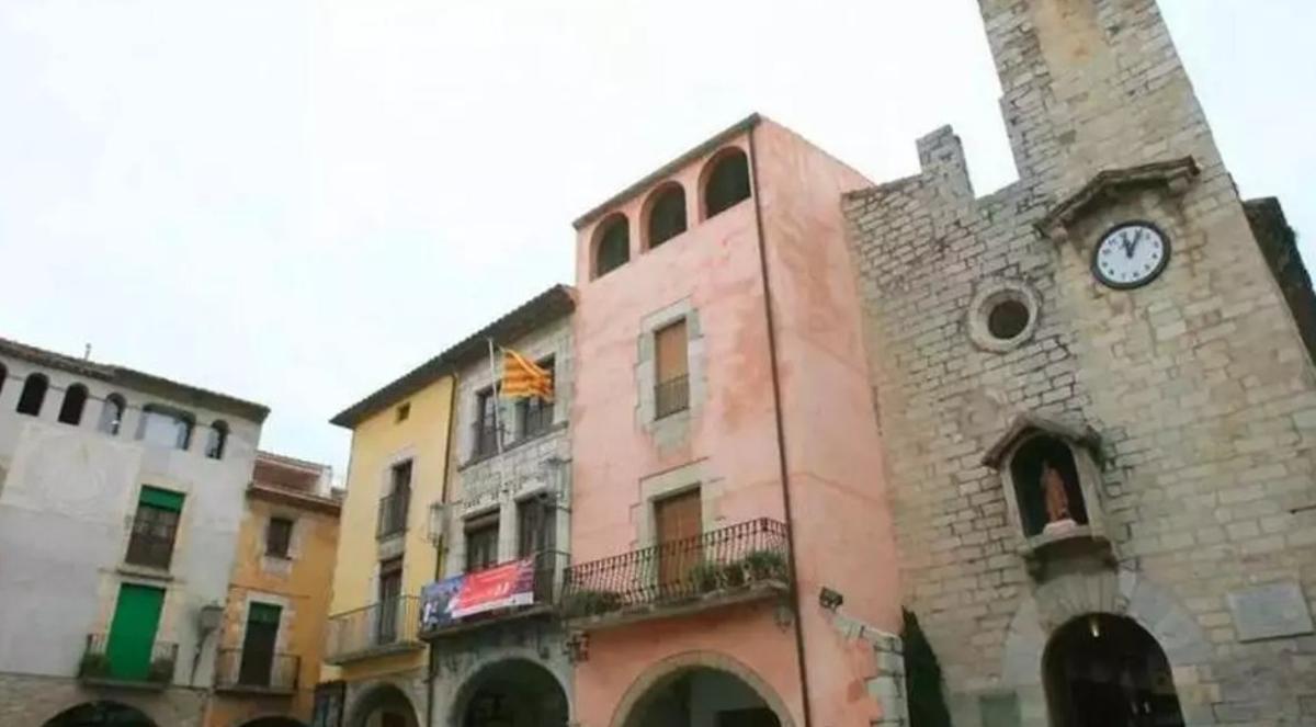 L'Ajuntament de Torroella de Montgrí, en una imatge d'arxiu.