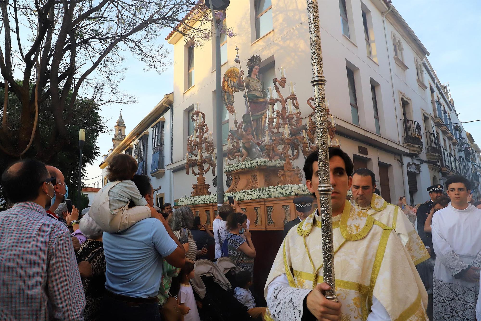 San Rafael procesiona por las calles de Córdoba