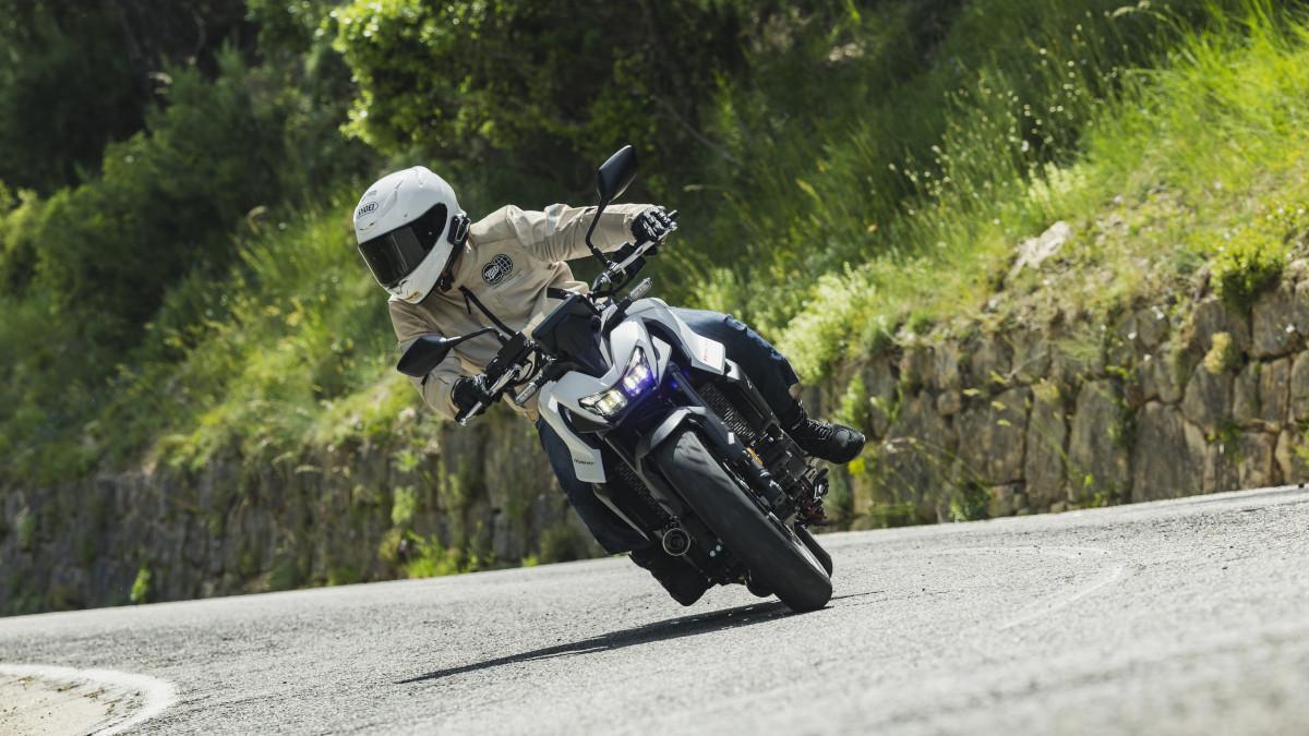 La Honda CB750 Hornet en acción