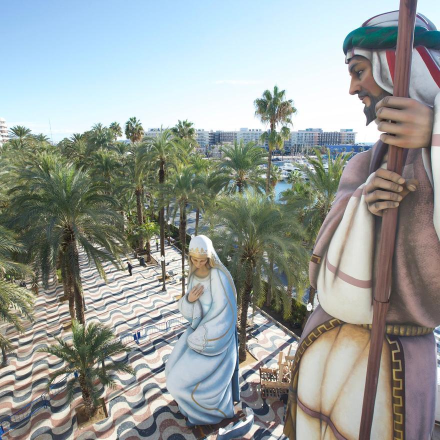 Alicante planta en la Explanada el Belén gigante