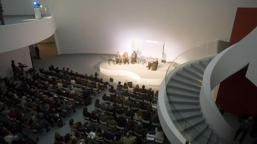 La reunión del programa educativo de la ONU que inauguró la cúpula del Niemeyer. | R. Solís