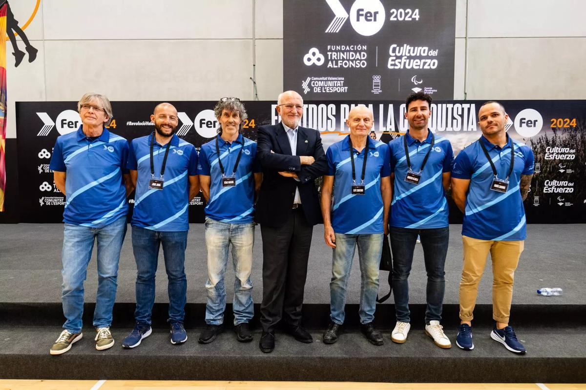 El presidente de la Fundación Trinidad Alfonso, Juan Roig, junto a algunos reconocidos FER Entrenadores