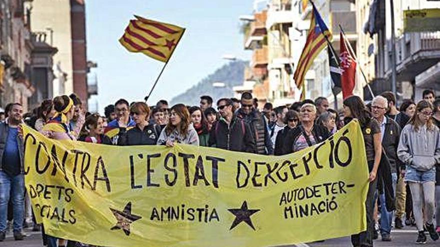 Unes 150 persones es manifesten a Manresa contra «l&#039;estat d&#039;excepció»