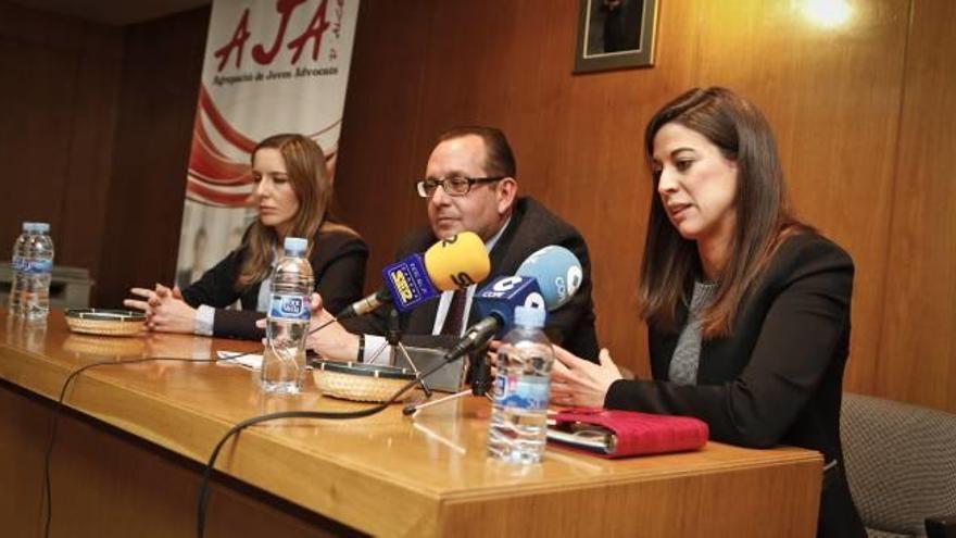 Presentación de la AJA en el Colegio de Abogados.