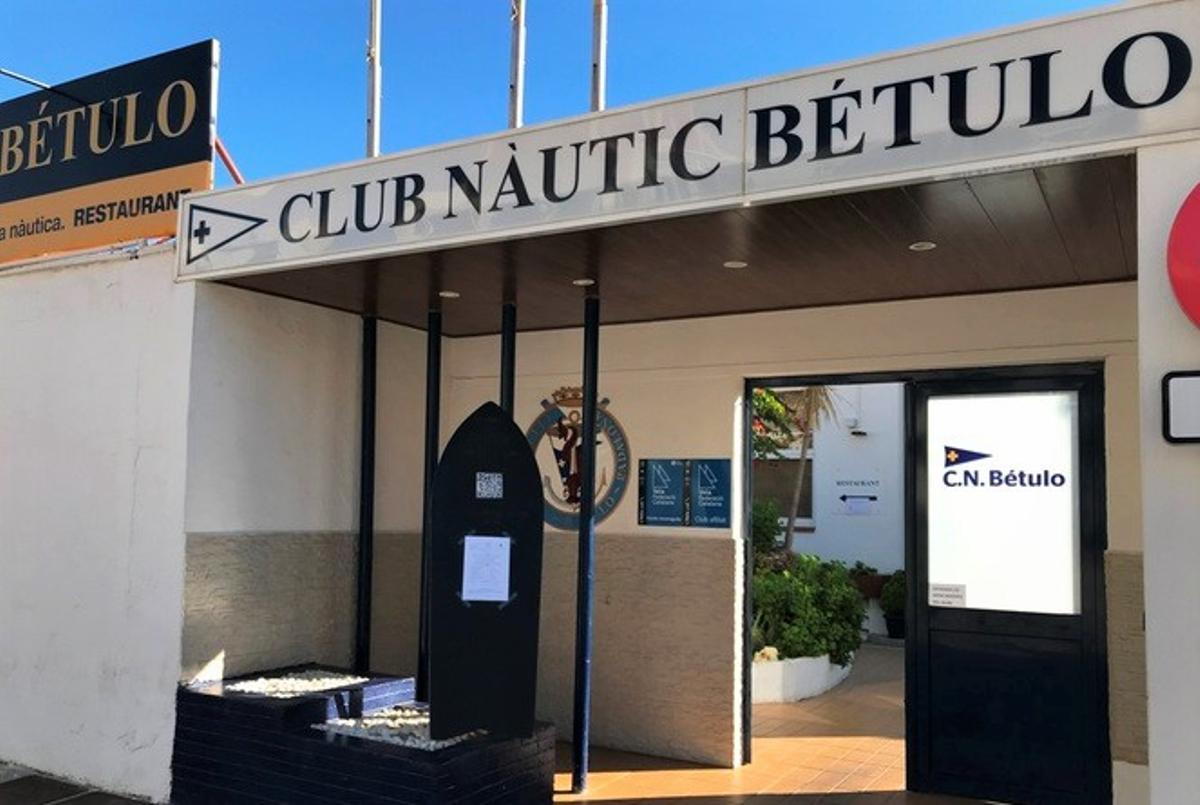 Badalona demana modificar el reglament de costes per salvar el Club Nàutic Bétulo Badalona demana modificar el reglament de costes per salvar el Club Nàutic Bétulo