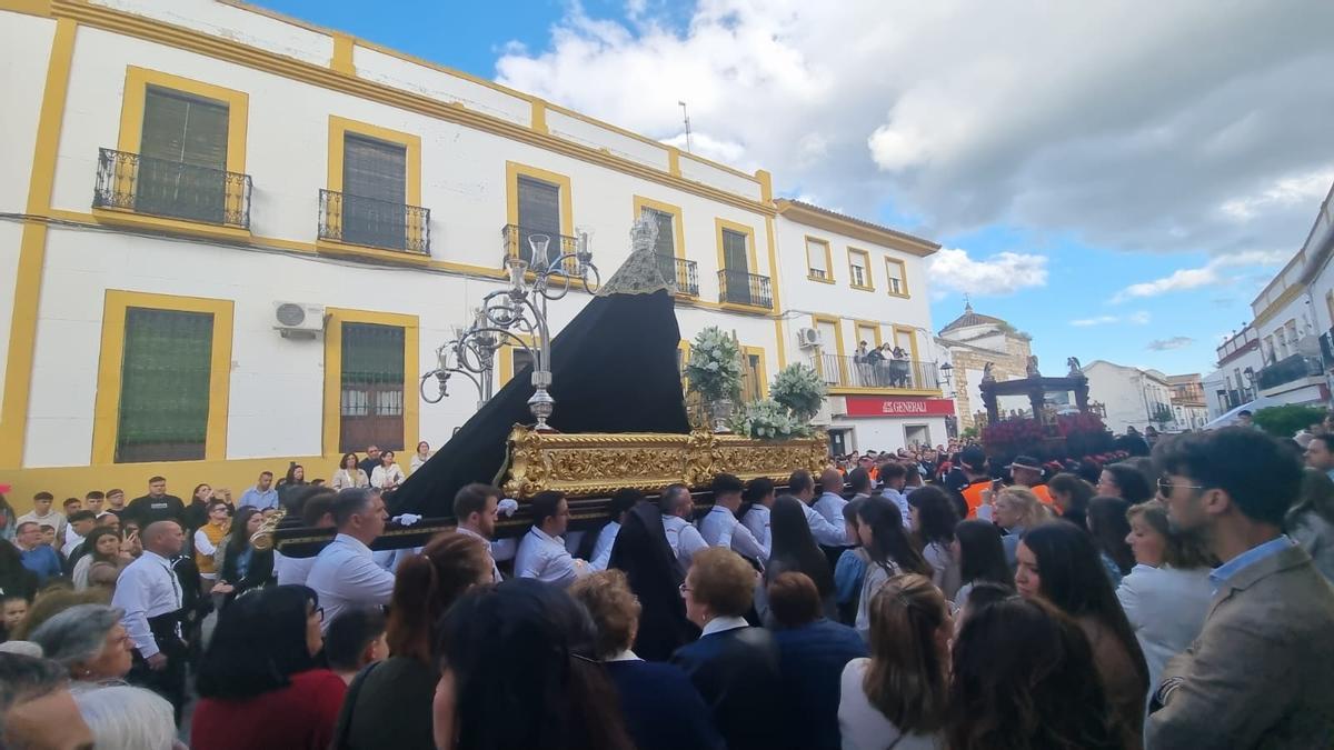 Momento del encuentro entre la Virgen de los Dolores y el Sepulcro.